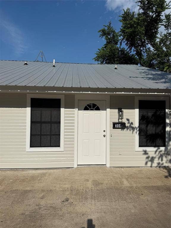 Property photo for 304 E Hickory Street, #B, Kaufman, TX