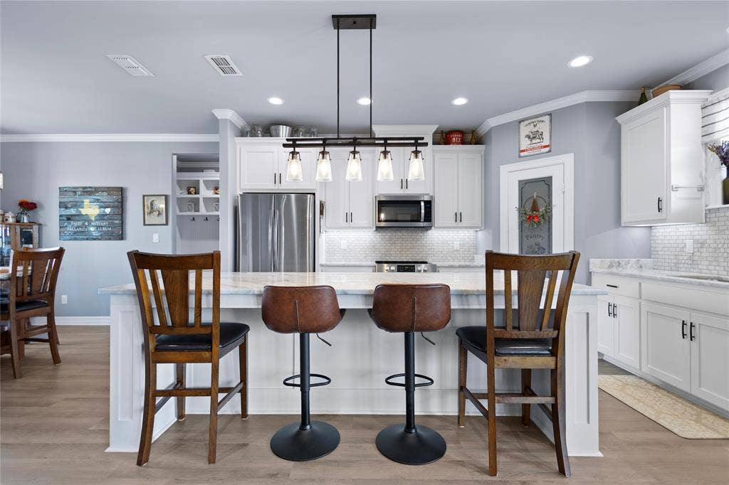 18341 Timber Oaks Drive, Lindale, TX 75771 18341 Timber Oaks Drive, Lindale, TX 75771