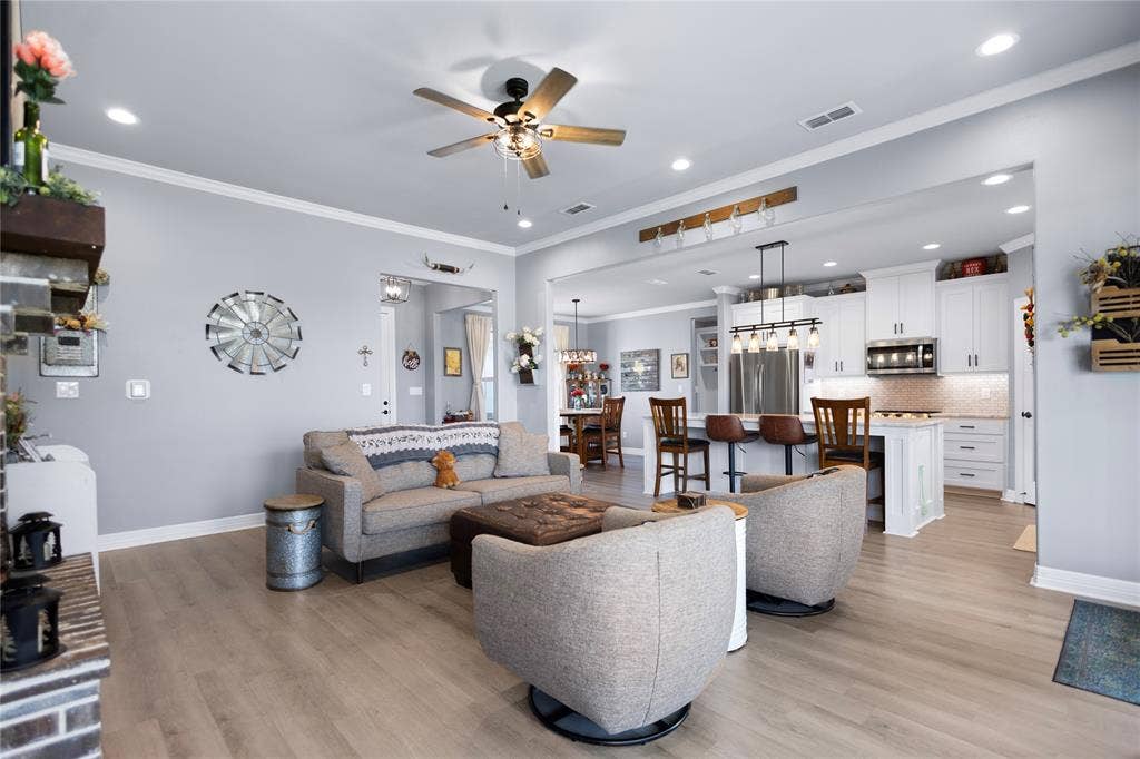 18341 Timber Oaks Drive, Lindale, TX 75771 18341 Timber Oaks Drive, Lindale, TX 75771