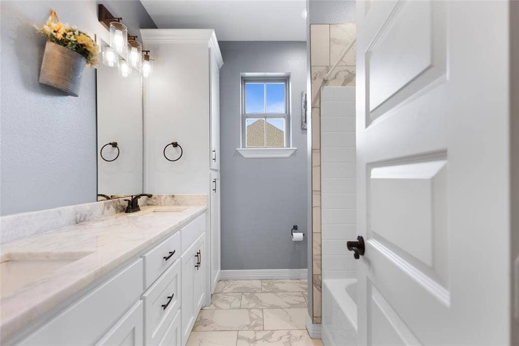 18341 Timber Oaks Drive, Lindale, TX 75771 18341 Timber Oaks Drive, Lindale, TX 75771