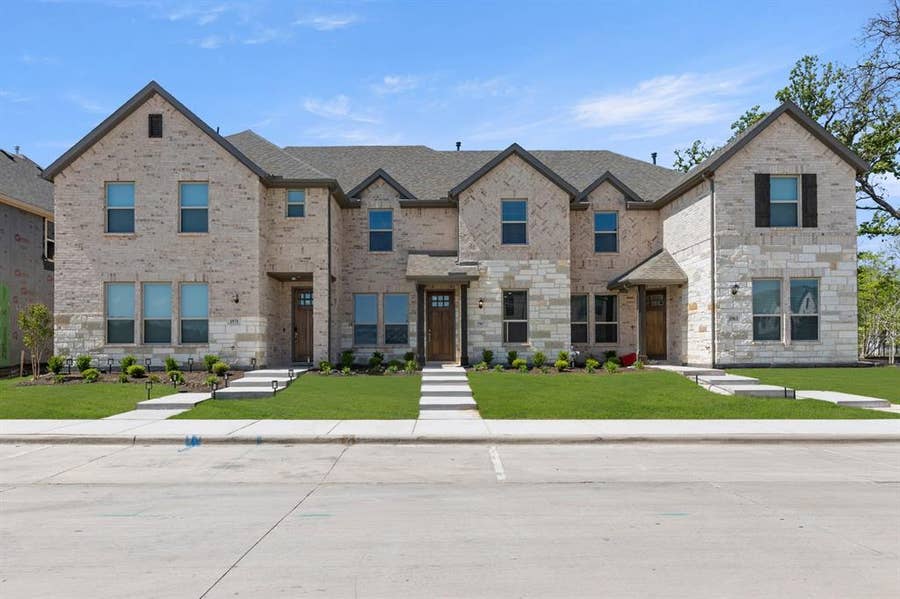Property photo for 1967 Gentle Oak Trail, Corinth, TX