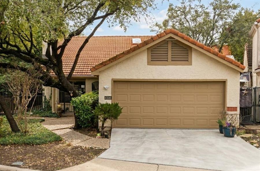 Property photo for 4308 Laguna Drive, Dallas, TX