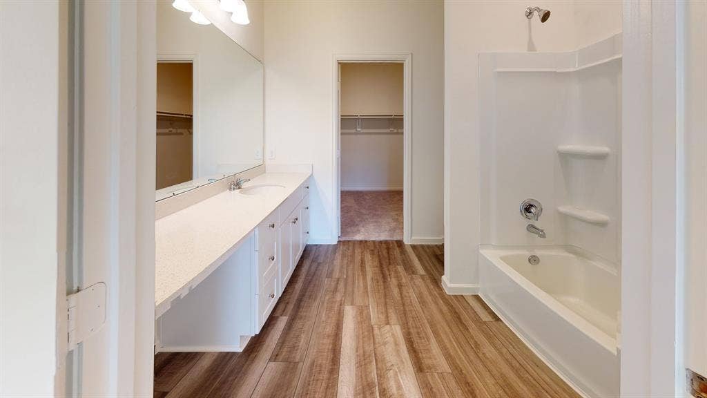 Aurora-Bathroom