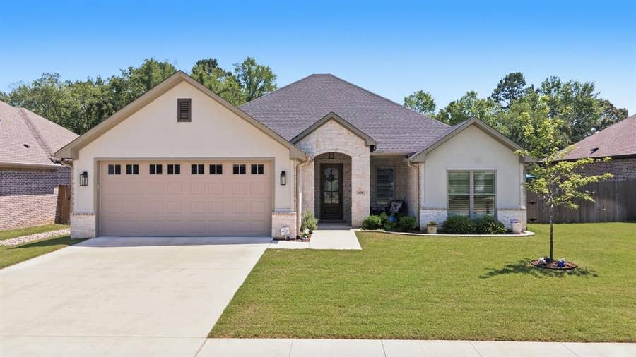 Property photo for 416 Deer Point Cove, Chandler, TX
