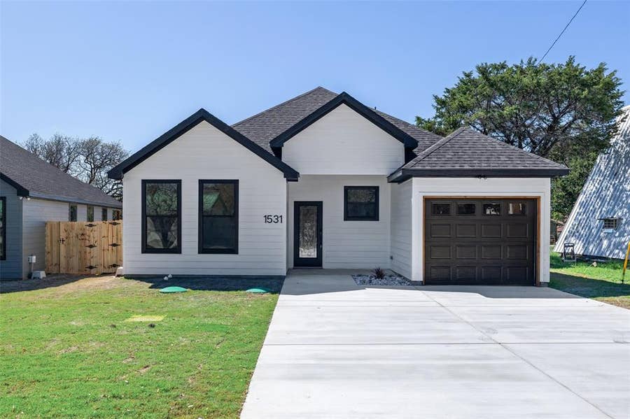 Property photo for 1531 Corona Drive, Granbury, TX