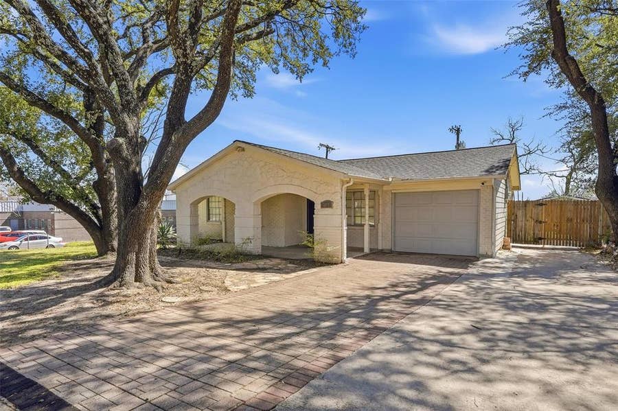 Property photo for 324 W Grubb Drive, Mesquite, TX