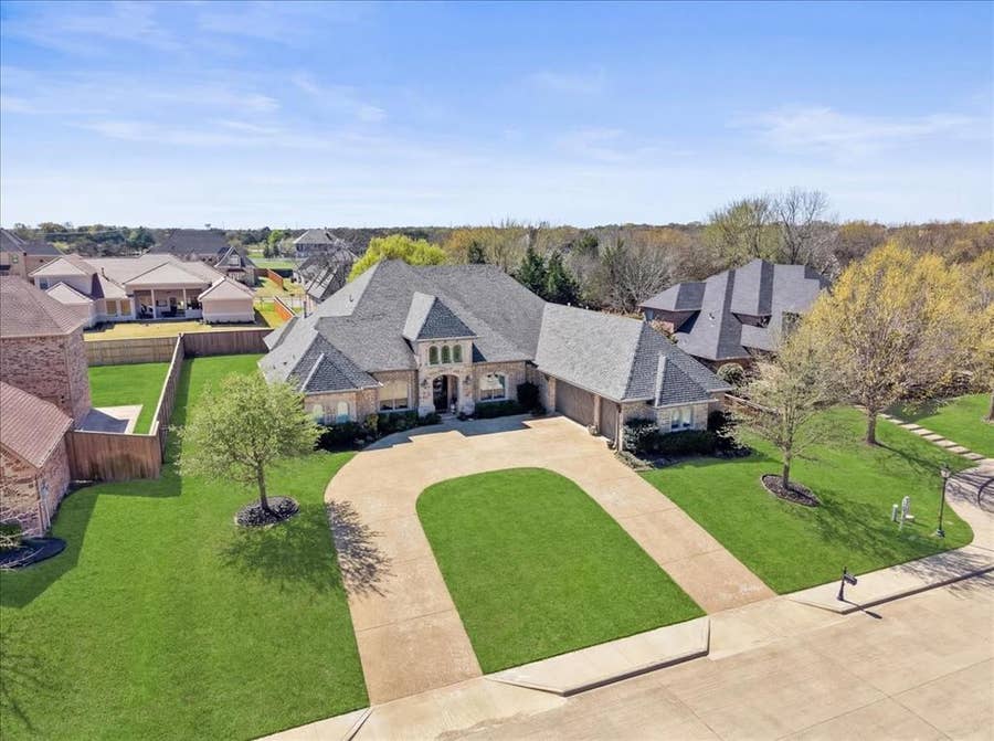 Property photo for 924 Joe Boy Court, DeSoto, TX