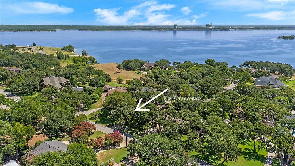 3526 Lakeridge Drive, Grapevine, TX 76051 LAKE LIFE is the good life!