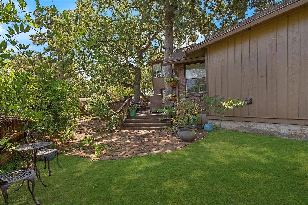 3526 Lakeridge Drive, Grapevine, TX 76051 Peaceful and private backyard setting.