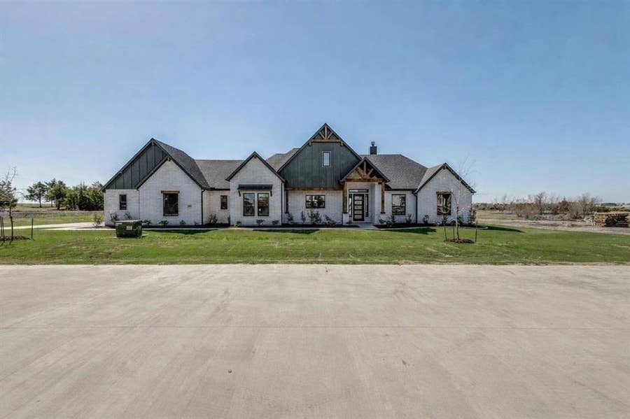 Property photo for 820 Evergreen Way, Nevada, TX