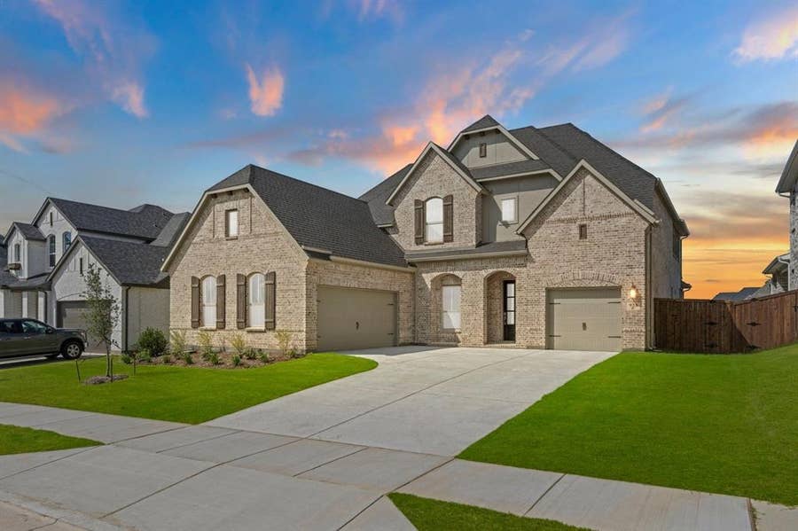 Property photo for 933 Mumms Field Drive, Fort Worth, TX
