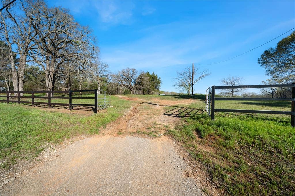 8260 State Highway 31 Highway, Athens, TX 75751 8260 State Highway 31 Highway, Athens, TX 75751