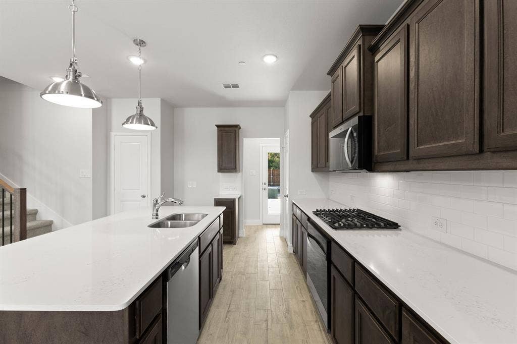 1983 Gentle Oak Trail, Corinth, TX 76210 1983 Gentle Oak-Kitchen-3