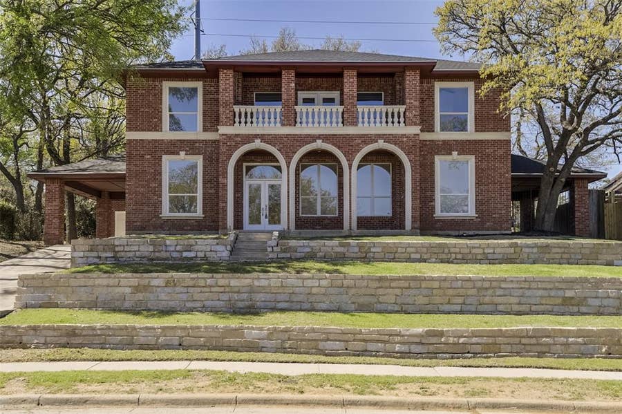 Property photo for 2916 Forestwood Drive, Arlington, TX