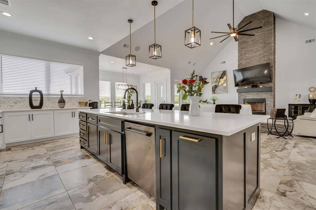 7299 Tom Trail, Krum, TX 76249
