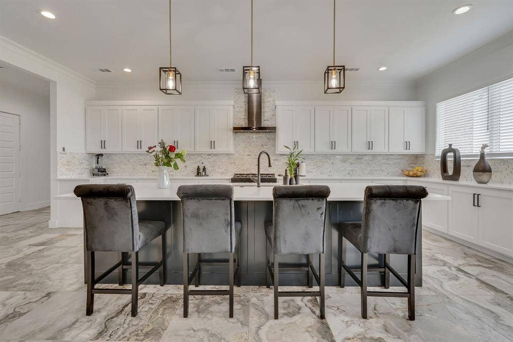 7299 Tom Trail, Krum, TX 76249