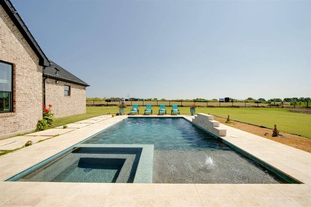 7299 Tom Trail, Krum, TX 76249