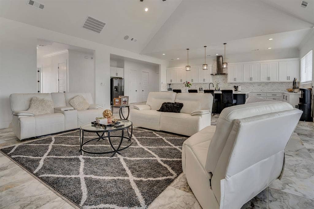 7299 Tom Trail, Krum, TX 76249