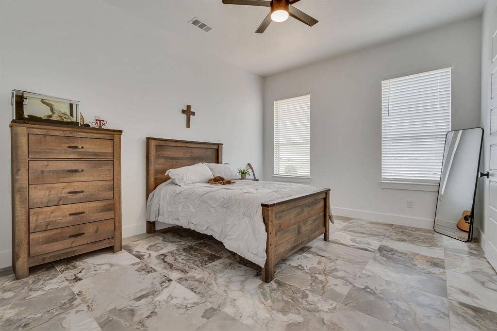 7299 Tom Trail, Krum, TX 76249