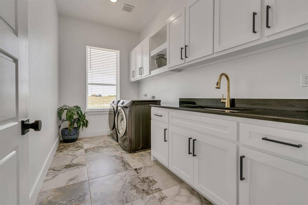 7299 Tom Trail, Krum, TX 76249