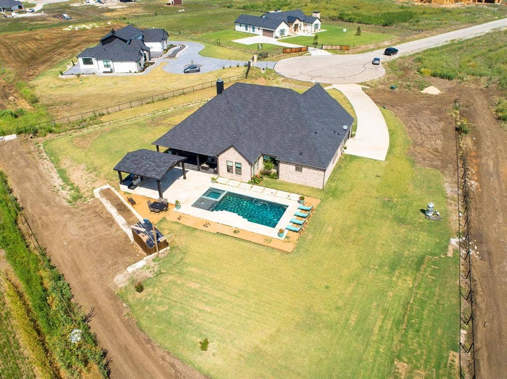 7299 Tom Trail, Krum, TX 76249