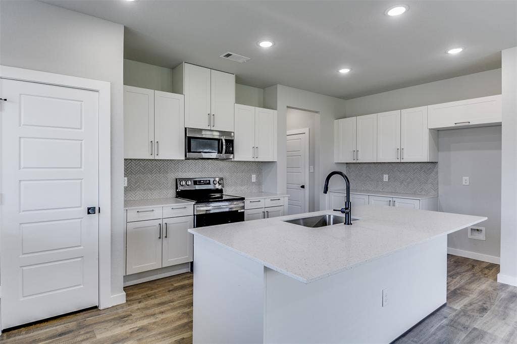 4240 Clovis Court, Midlothian, TX 76065