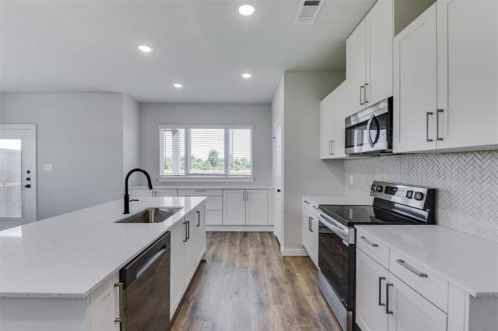4240 Clovis Court, Midlothian, TX 76065