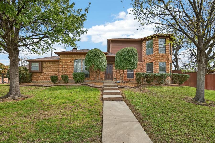 Property photo for 100 Castle Court, Irving, TX