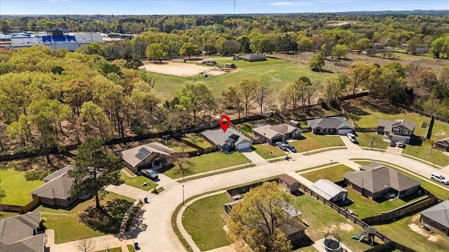 Property photo for 307 Mission Crest Circle, Lindale, TX