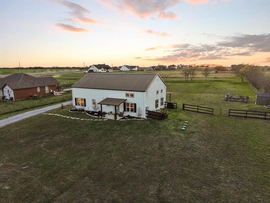 Property photo for 5828 County Road 1093, Celeste, TX