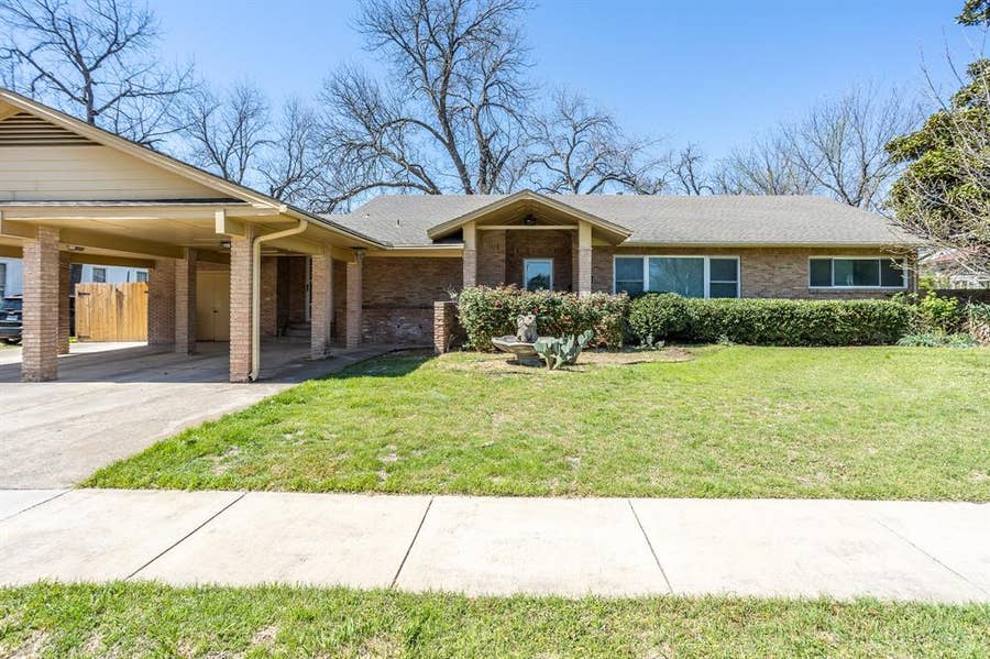 Property photo for 411 S CENTRE Lane, Lancaster, TX
