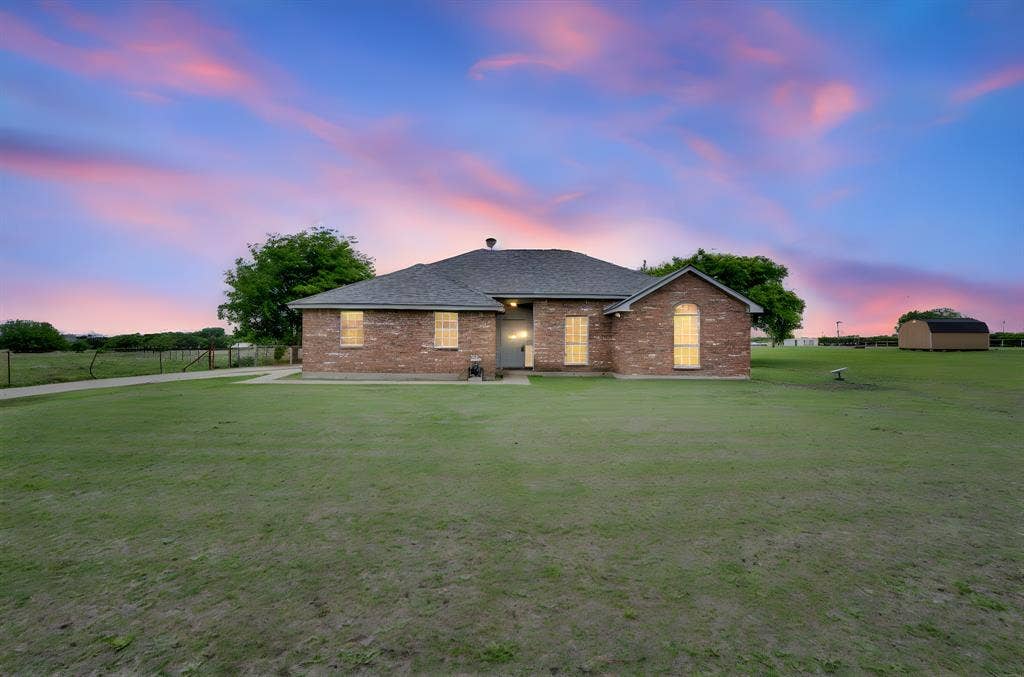 1511 N Mockingbird Lane, Midlothian, TX 76065 1511 N Mockingbird Lane, Midlothian, TX 76065