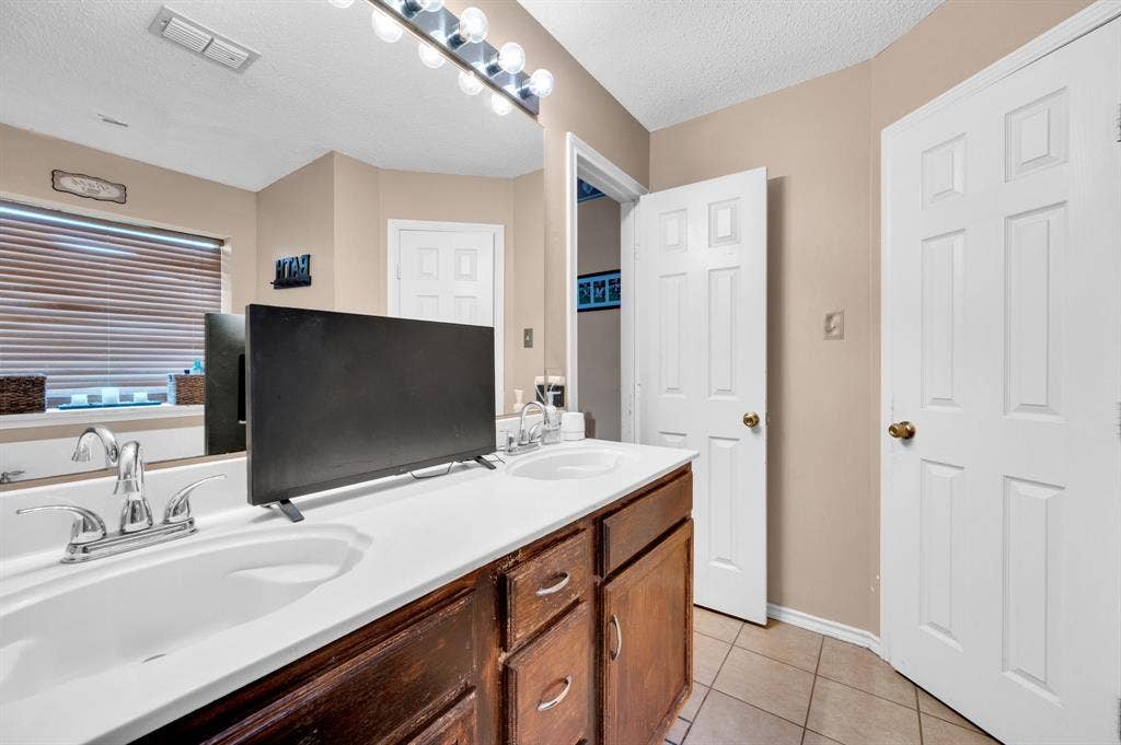 1511 N Mockingbird Lane, Midlothian, TX 76065 1511 N Mockingbird Lane, Midlothian, TX 76065