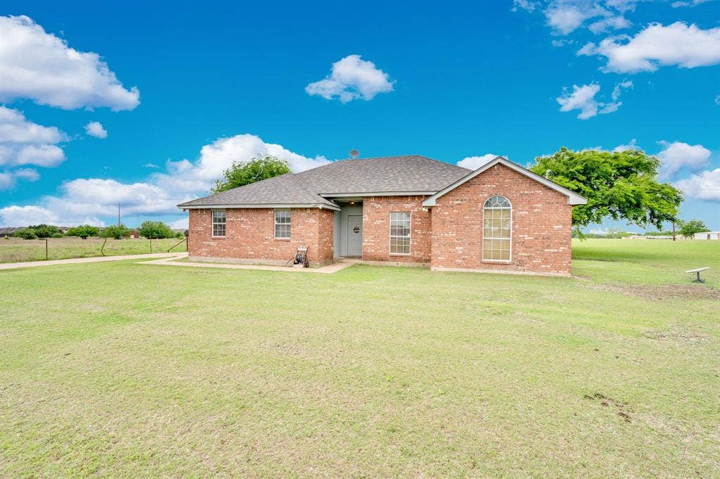 1511 N Mockingbird Lane, Midlothian, TX 76065 1511 N Mockingbird Lane, Midlothian, TX 76065