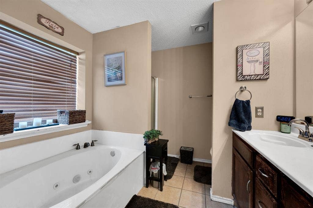 1511 N Mockingbird Lane, Midlothian, TX 76065 1511 N Mockingbird Lane, Midlothian, TX 76065