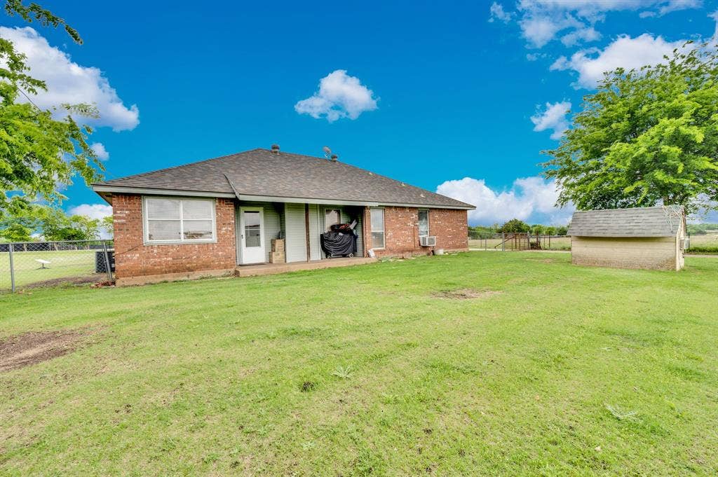 1511 N Mockingbird Lane, Midlothian, TX 76065 1511 N Mockingbird Lane, Midlothian, TX 76065