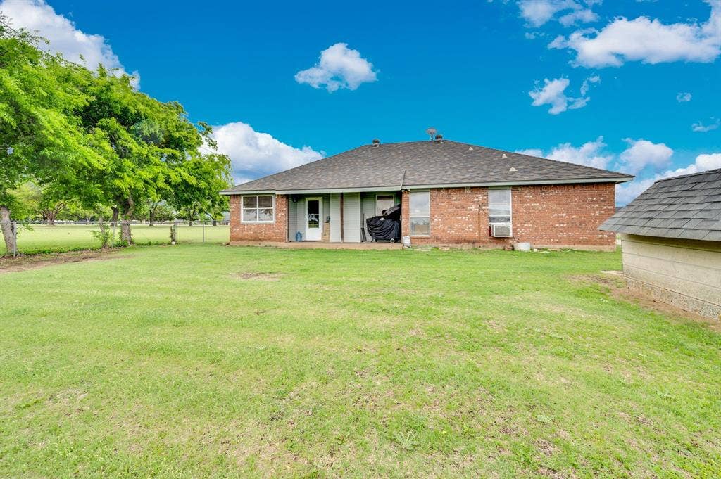 1511 N Mockingbird Lane, Midlothian, TX 76065 1511 N Mockingbird Lane, Midlothian, TX 76065
