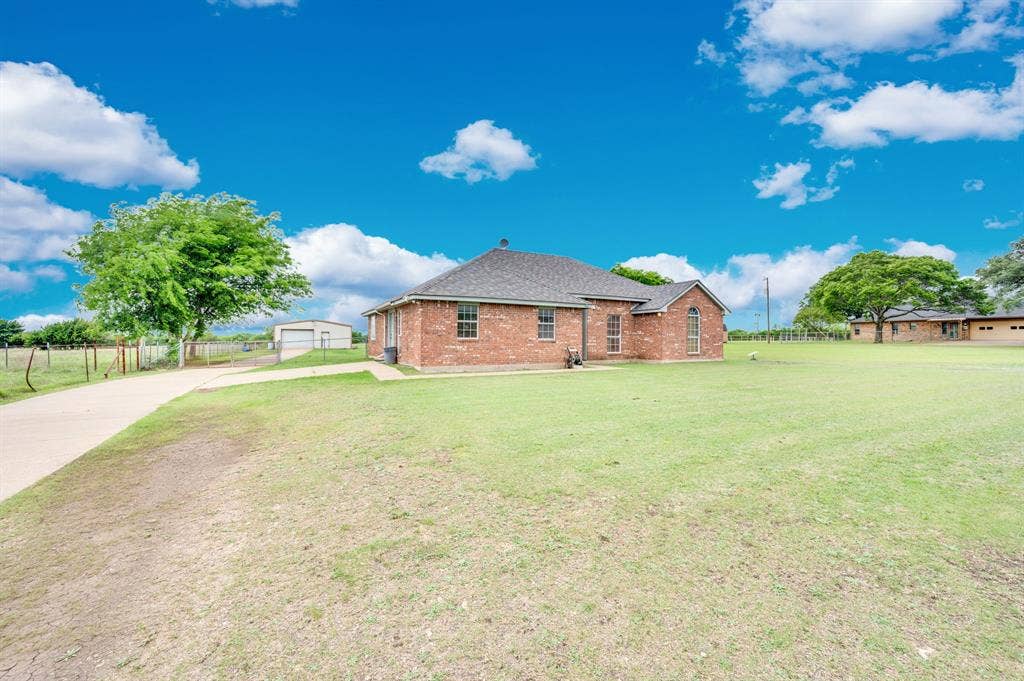 1511 N Mockingbird Lane, Midlothian, TX 76065 1511 N Mockingbird Lane, Midlothian, TX 76065