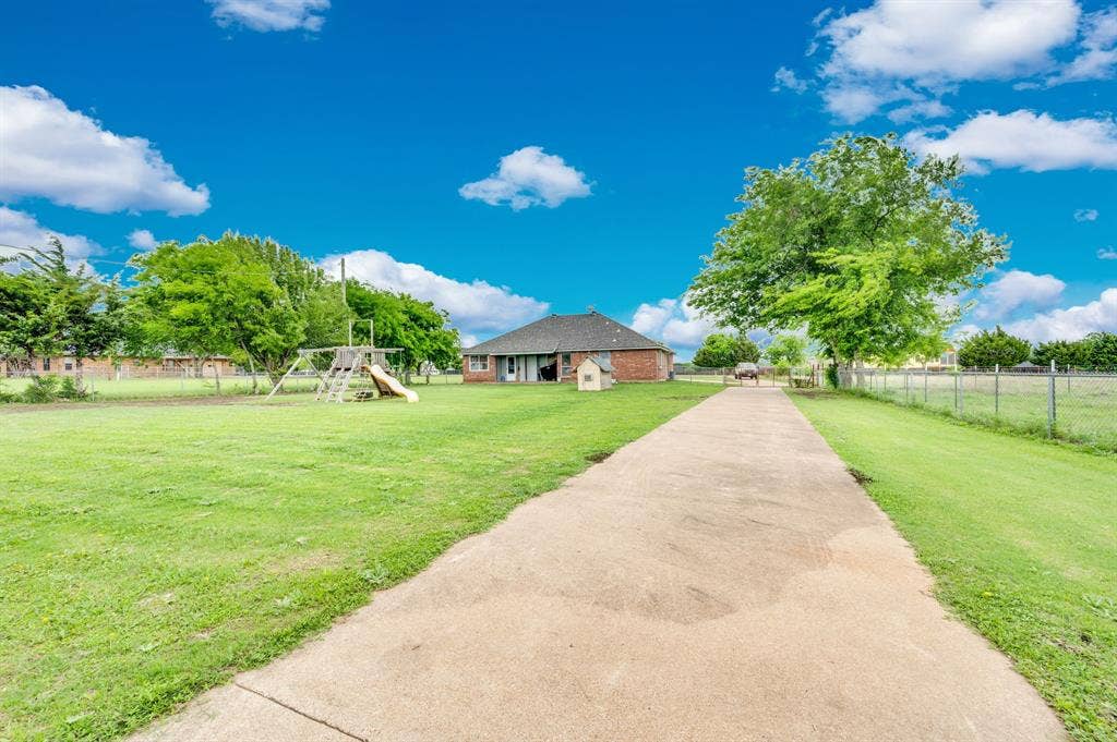1511 N Mockingbird Lane, Midlothian, TX 76065 1511 N Mockingbird Lane, Midlothian, TX 76065