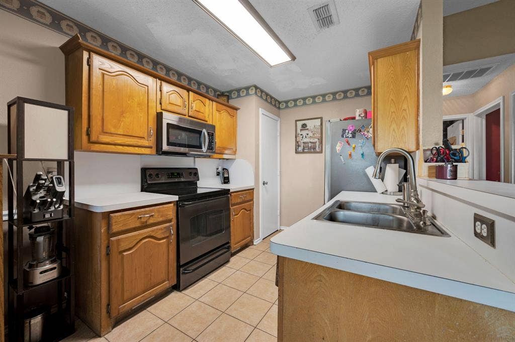 1511 N Mockingbird Lane, Midlothian, TX 76065 1511 N Mockingbird Lane, Midlothian, TX 76065