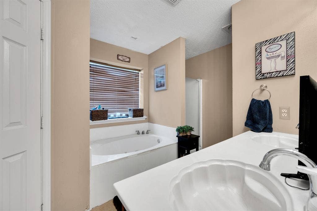 1511 N Mockingbird Lane, Midlothian, TX 76065 1511 N Mockingbird Lane, Midlothian, TX 76065