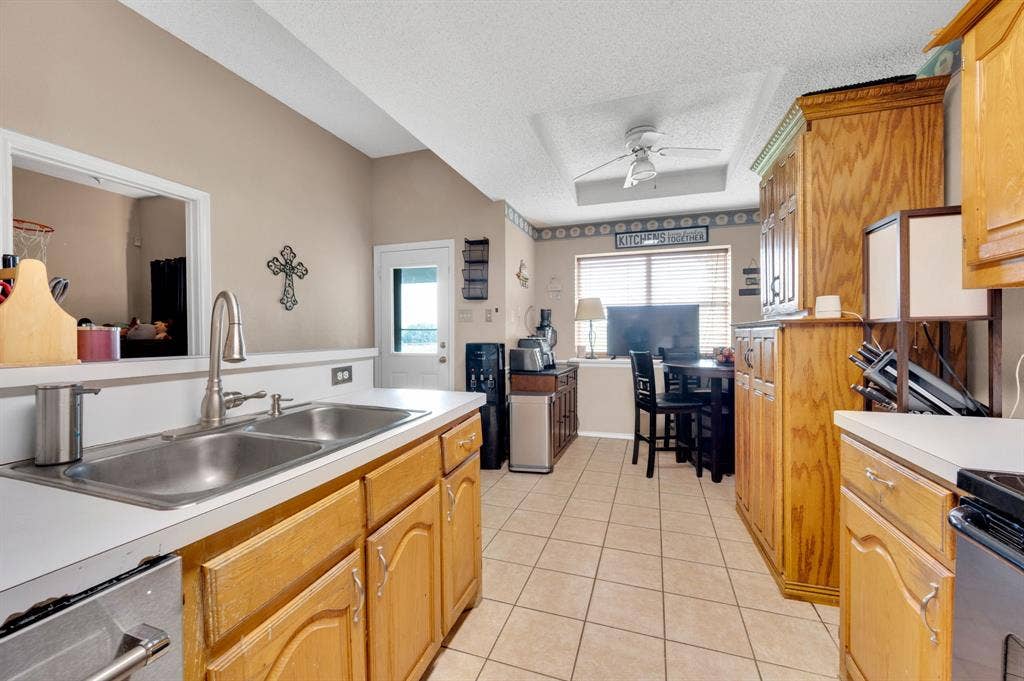 1511 N Mockingbird Lane, Midlothian, TX 76065 1511 N Mockingbird Lane, Midlothian, TX 76065