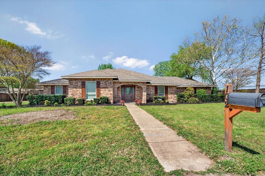 Property photo for 102 Royal Oaks Drive, Greenville, TX
