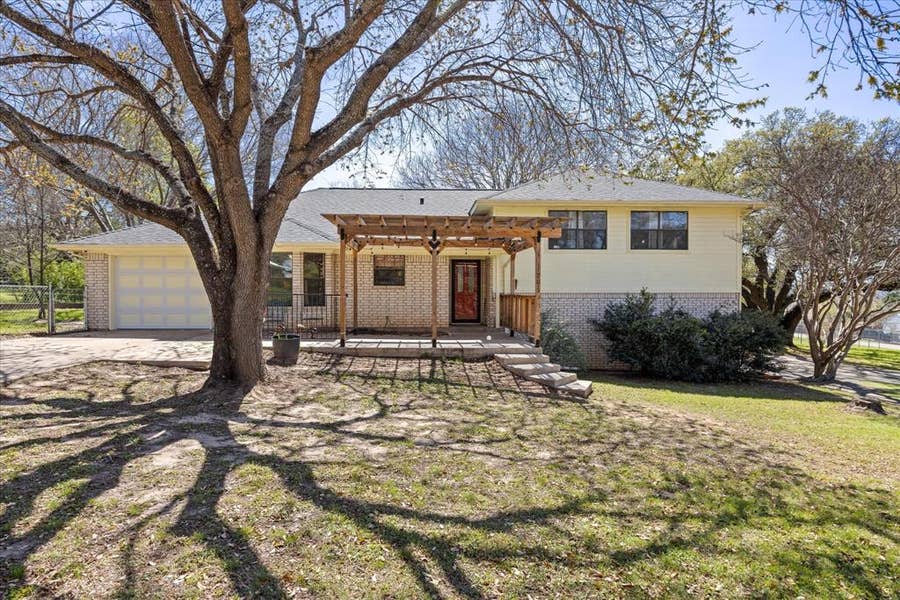 Property photo for 1701 Hitching Post Road, Granbury, TX