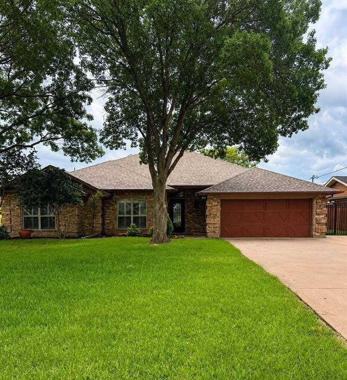 Property photo for 603 Panama Court, Granbury, TX