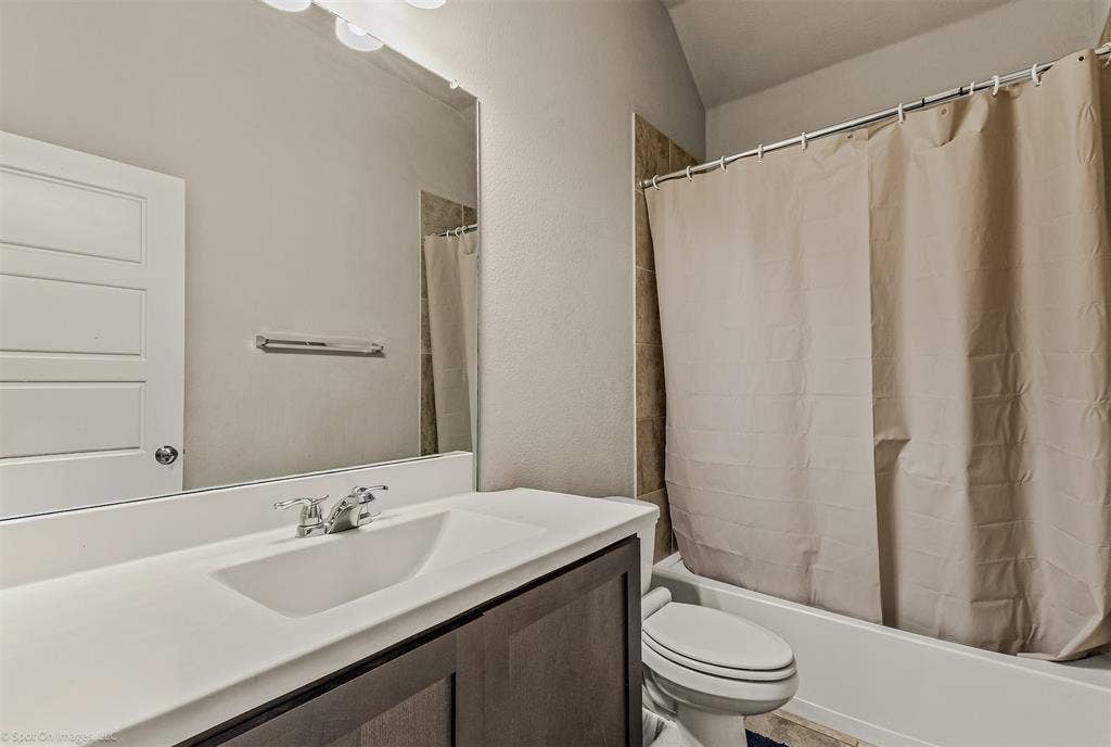 5408 Wedge Wood Drive, Haltom City, TX 76137 Full bath featuring vanity, shower / tub combo