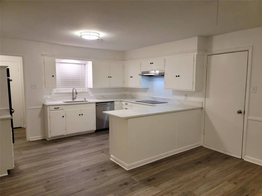 Property photo for 501 Royal Crest Drive, Richardson, TX