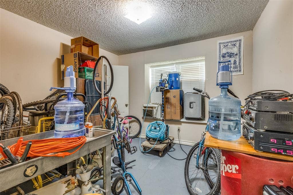 101 Gordon Drive, Azle, TX 76020