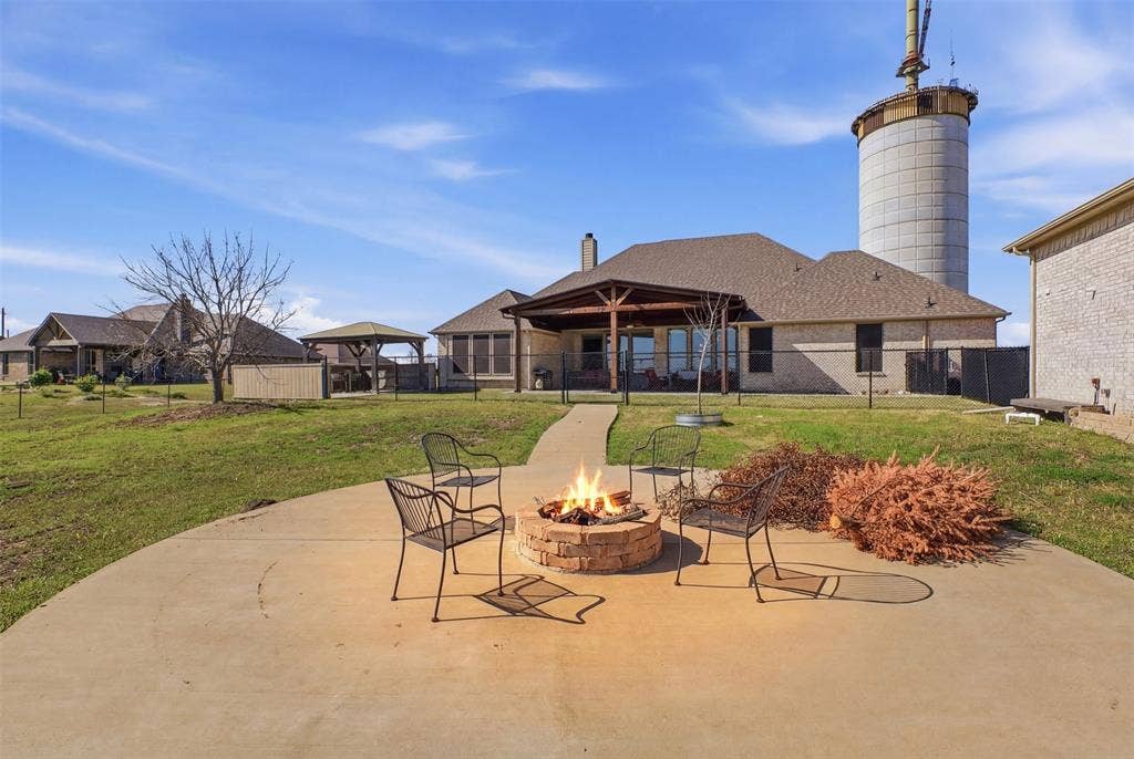 130 Evening Fire Drive, Waxahachie, TX 75167