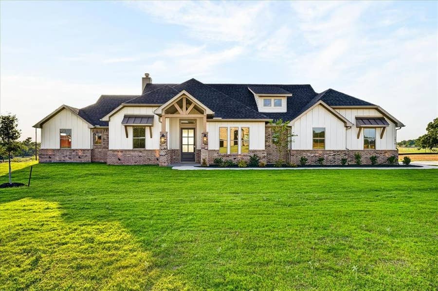 Property photo for 1016 Brock Heights Court, Brock, TX